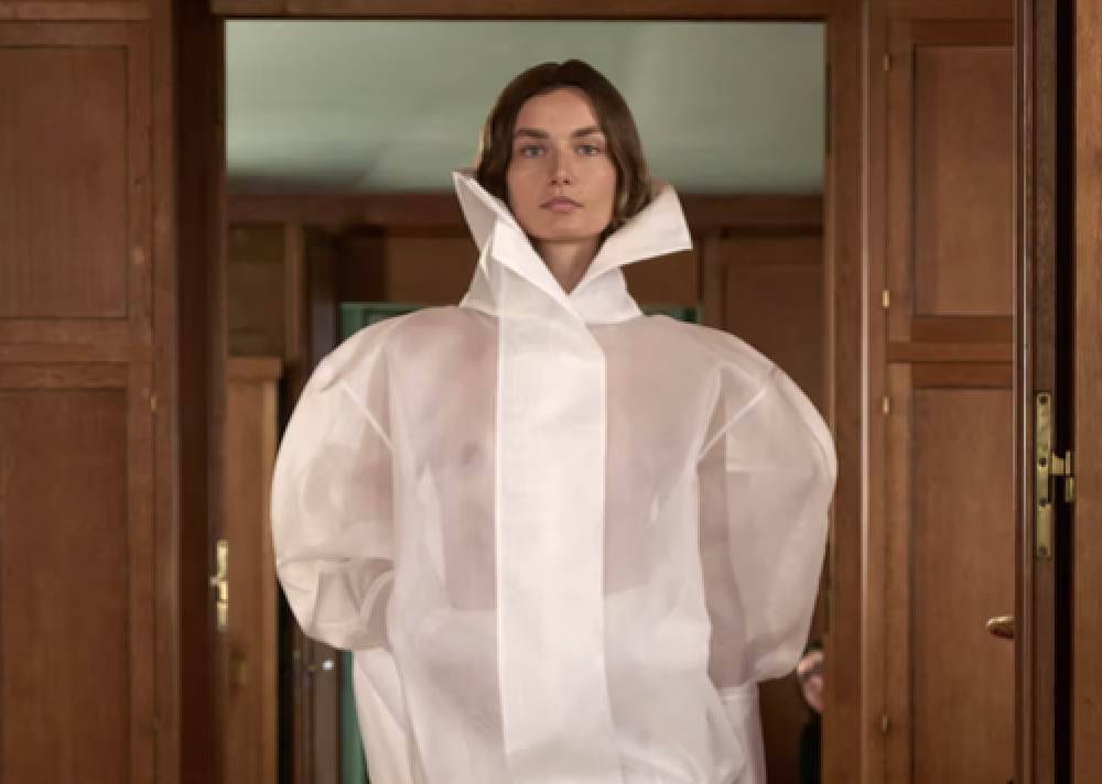 Jacquemus FW25: A Bold Return to Paris Fashion Week with Luxury Craftsmanship